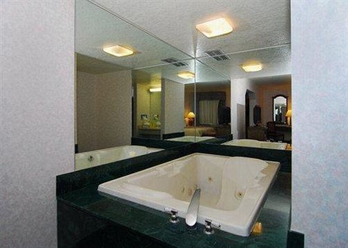 Hotel Quality Inn & Suites Next to the Casino   | Battle Creek | Michigan | United States 12