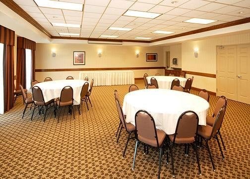 Hotel Comfort Suites Oshkosh Wisconsin