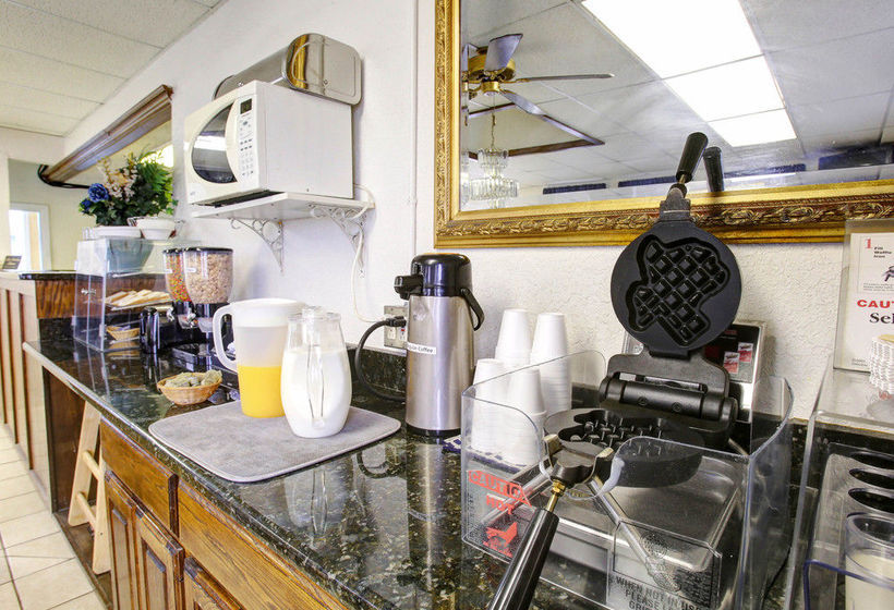 Hotel Rodeway Inn Waco  | Waco | Texas | United States 5