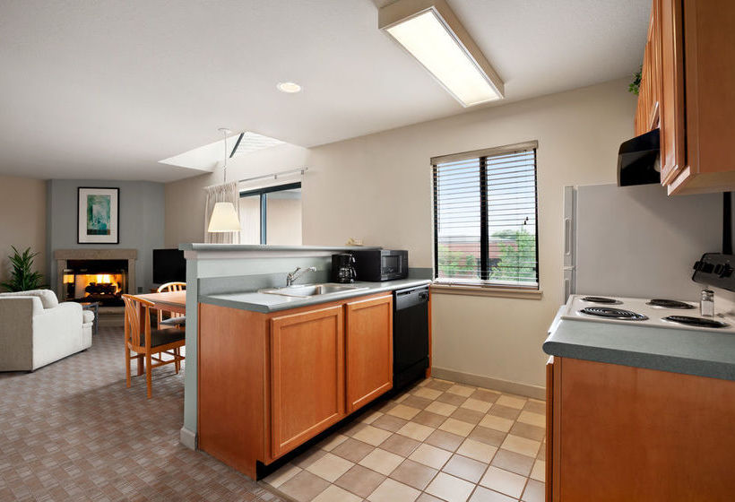 Hotel Hawthorn Suites by Wyndham Overland Park  | Overland Park | Kansas | United States 9