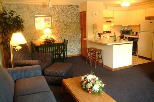 Hotel Groton Inn & Suites  | Groton | Connecticut | United States 11