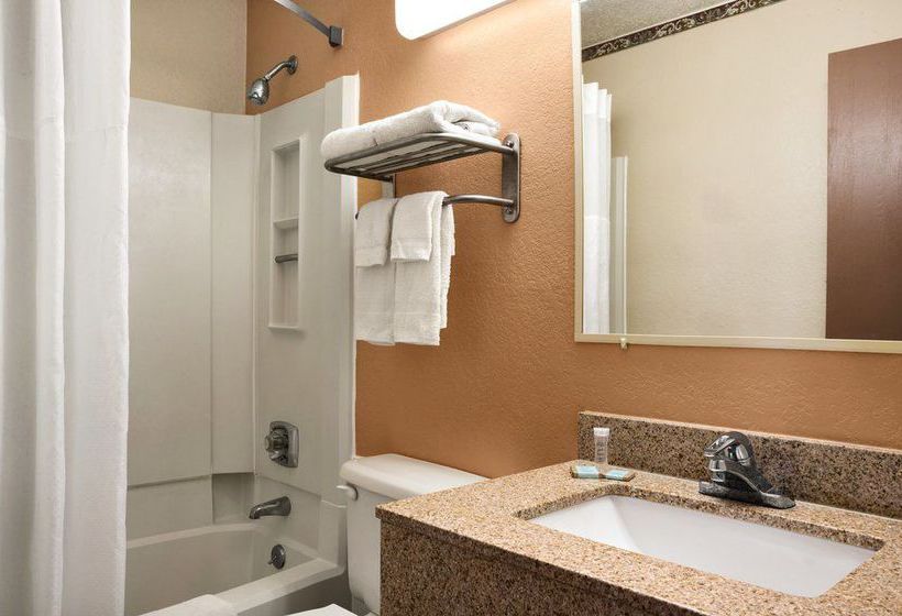 Hotel Travelodge Battle Creek Battle Creek Michigan