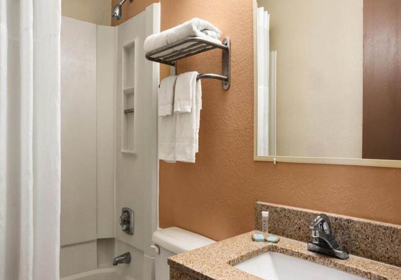 Hotel Travelodge Battle Creek  | Battle Creek | Michigan | United States 12