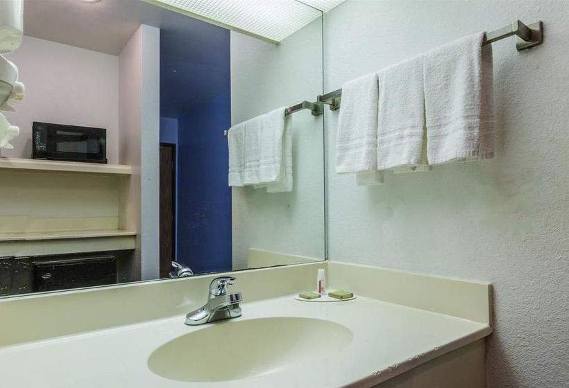 Hotel Super 8 Garland North Dallas Area  | Garland | Texas | United States 1