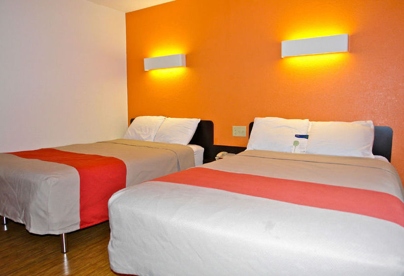 Hotel Oshkosh Lodge  | Oshkosh | Wisconsin | United States 7