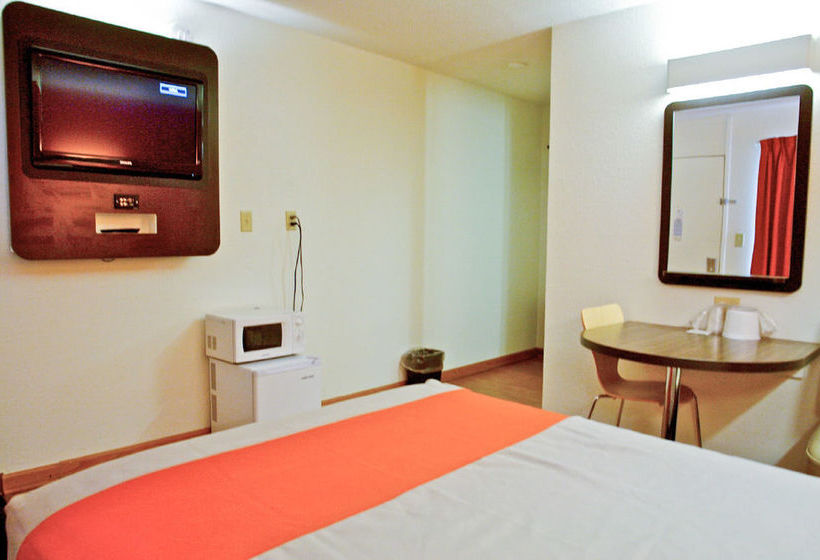 Hotel Oshkosh Lodge  | Oshkosh | Wisconsin | United States 8