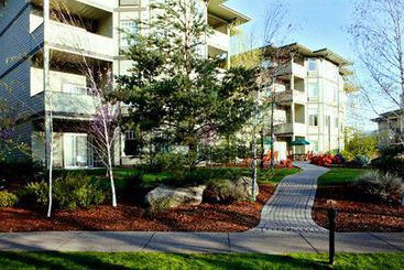 Hotel Plaza Inn & Suites at Ashland Creek 