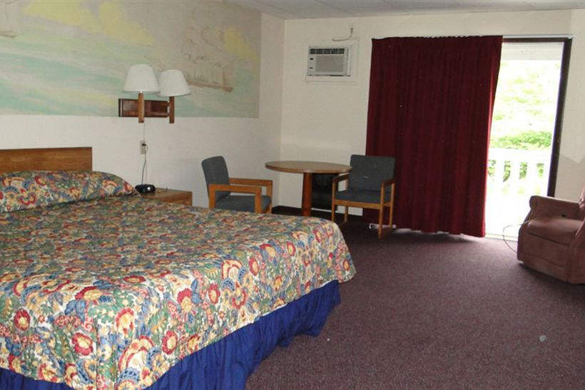 Hotel The Colonial Inn  | Ellsworth | Maine | United States 4