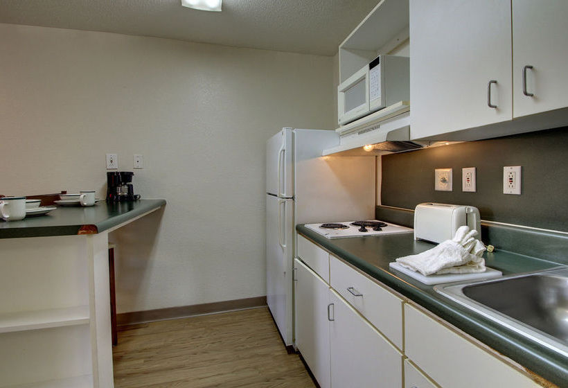 Hotel Lodge America of Greensboro  | Greensboro | North Carolina | United States 7