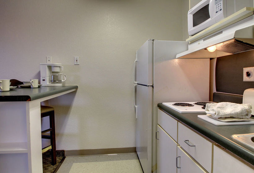 Hotel Lodge America of Greensboro  | Greensboro | North Carolina | United States 8