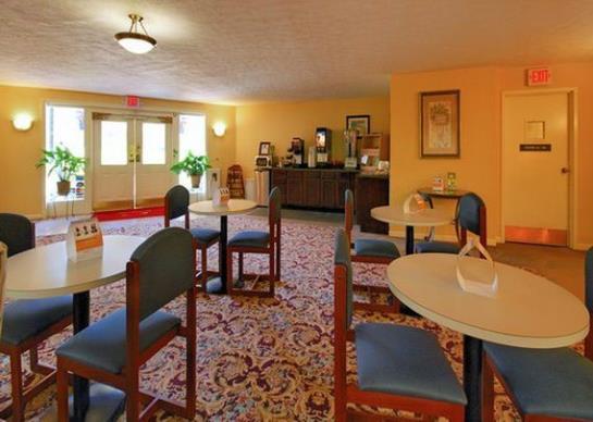 Hotel Econo Lodge Inn & Suites Groton  | Groton | Connecticut | United States 11
