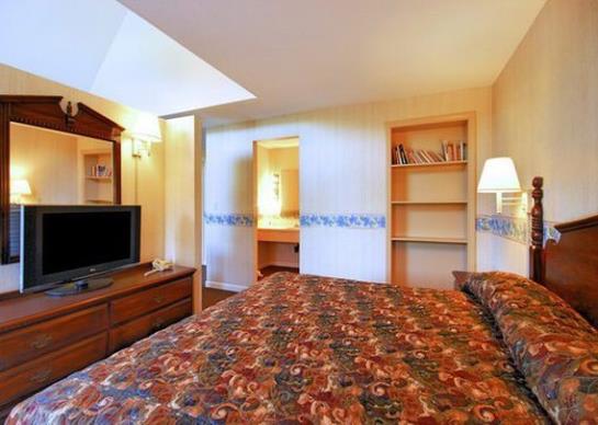 Hotel Econo Lodge Inn & Suites Groton  | Groton | Connecticut | United States 13