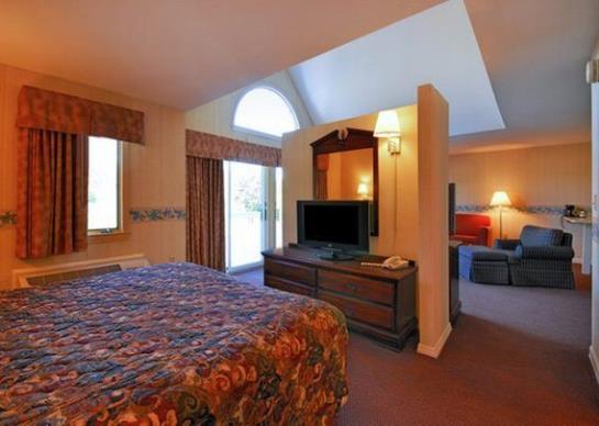 Hotel Econo Lodge Inn & Suites Groton  | Groton | Connecticut | United States 14