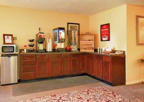 Hotel Econo Lodge Inn & Suites Groton  | Groton | Connecticut | United States 16