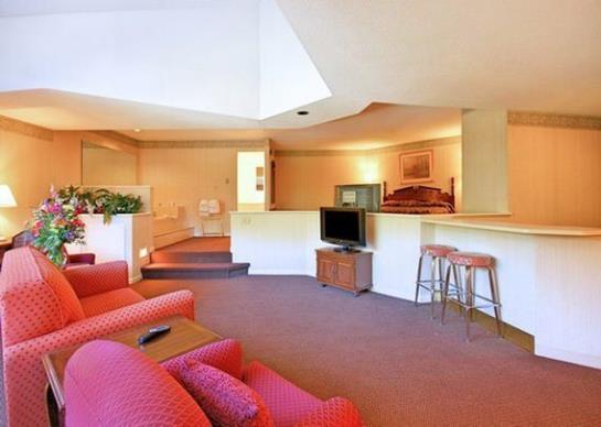 Hotel Econo Lodge Inn & Suites Groton  | Groton | Connecticut | United States 17