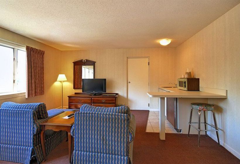 Hotel Econo Lodge Inn & Suites Groton  | Groton | Connecticut | United States 2
