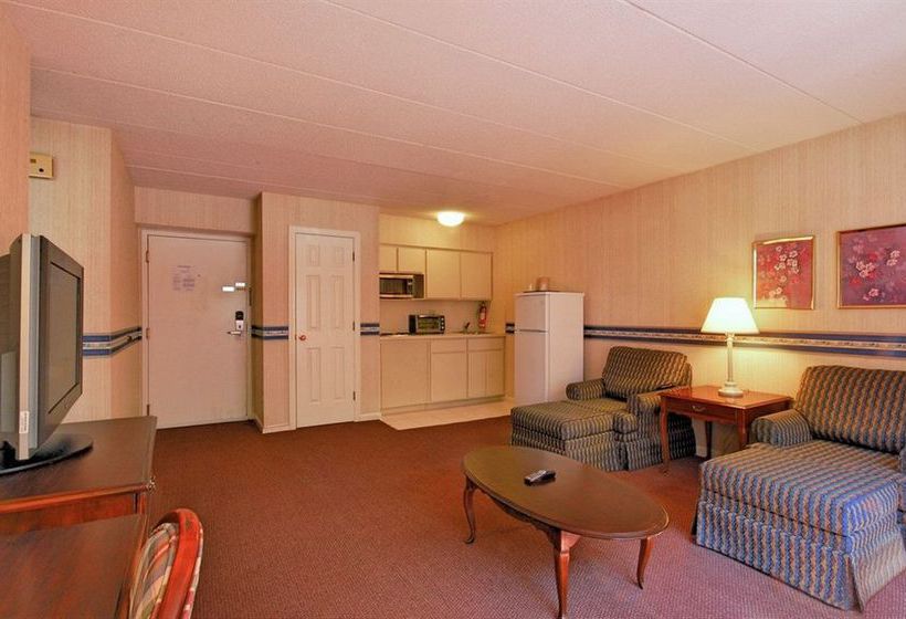 Hotel Econo Lodge Inn & Suites Groton  | Groton | Connecticut | United States 4
