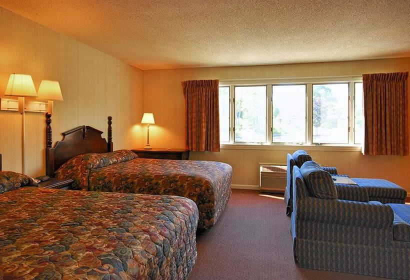 Hotel Econo Lodge Inn & Suites Groton  | Groton | Connecticut | United States 5