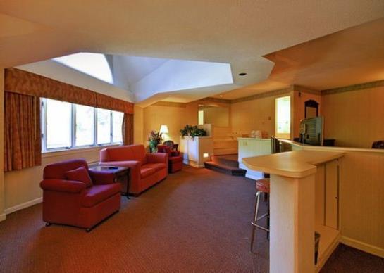 Hotel Econo Lodge Inn & Suites Groton  | Groton | Connecticut | United States 9