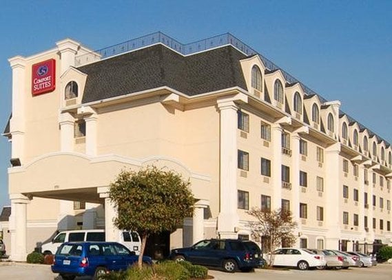 Hotel Comfort Suites Airport 