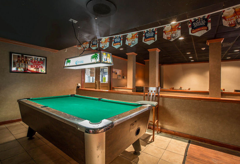 Hotel Quality Inn & Suites Hanes Mall  