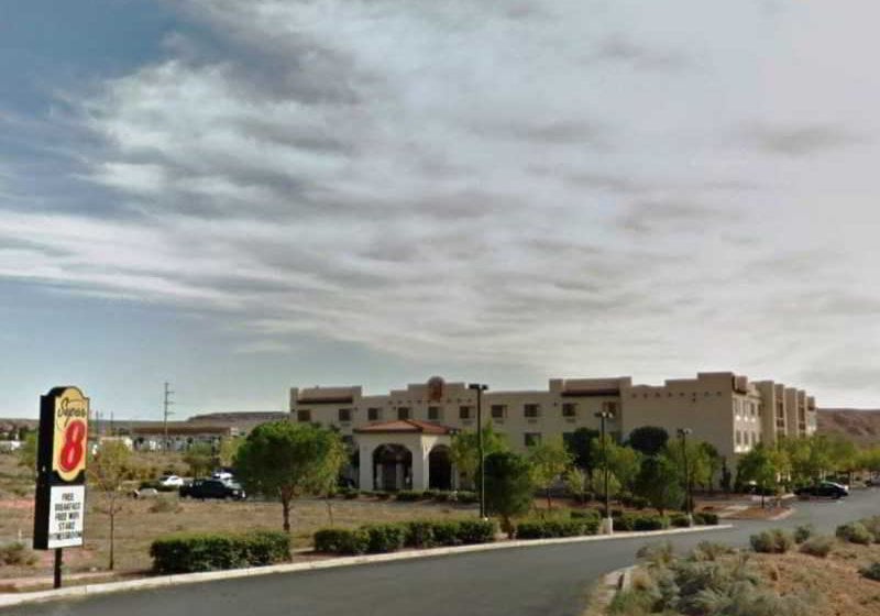 Hotel Super 8 Gateway Page - Lake Powell Page Arizona