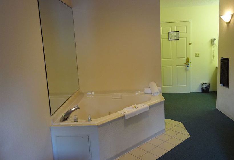 Hotel Voyager Inn St. Ignace   | St. Ignace | Michigan | United States 8