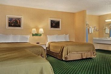 Hotel Howard Johnson Flagstaff I-40 Exit 198 E. Lucky Lane  | Flagstaff | Arizona | United States 3