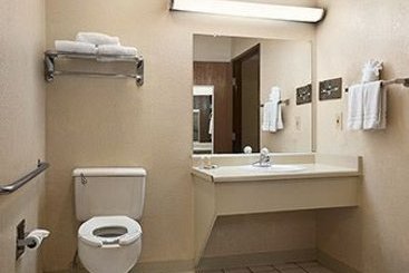 Hotel Howard Johnson Flagstaff I-40 Exit 198 E. Lucky Lane  | Flagstaff | Arizona | United States 6