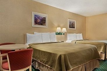 Hotel Howard Johnson Flagstaff I-40 Exit 198 E. Lucky Lane  | Flagstaff | Arizona | United States 8