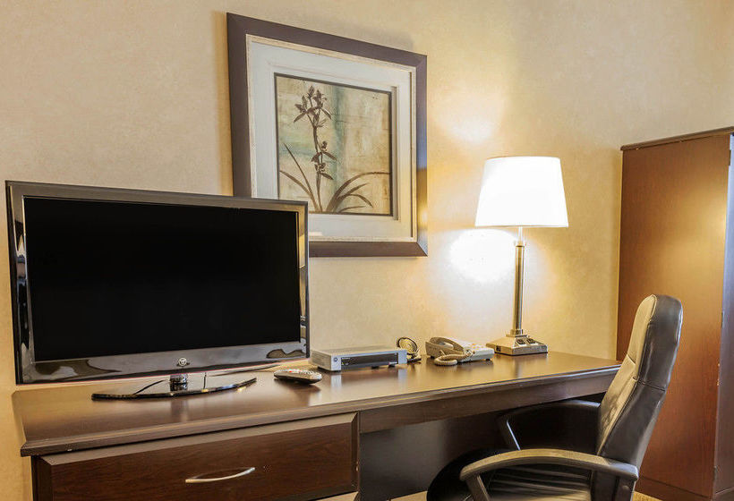 Hotel Quality Inn Near Seattle Premium Outlets  | Arlington | Virginia | United States 16