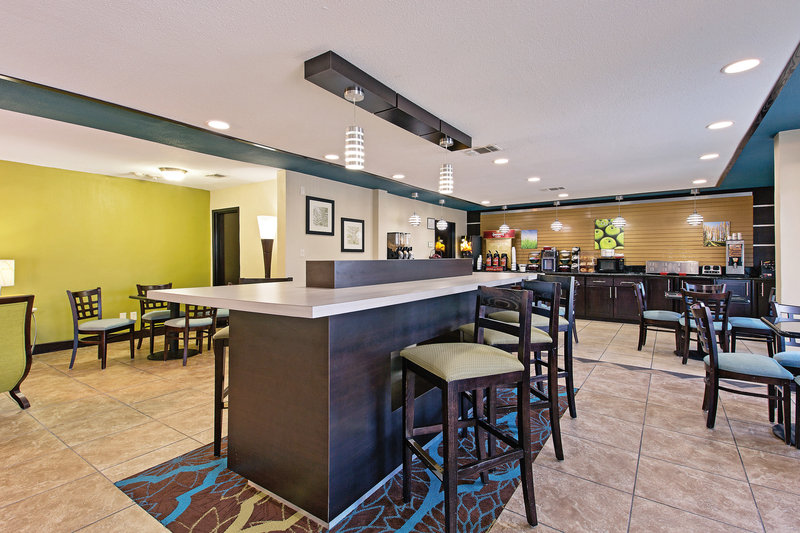 Hotel La Quinta Inn Dallas LBJ Central  | Dallas | Texas | United States 11
