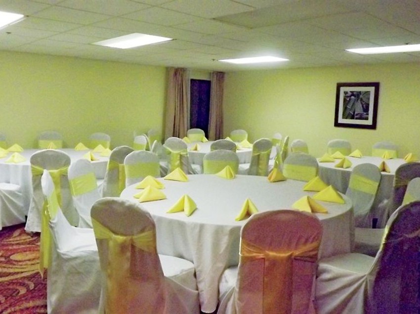 Hotel La Quinta Inn Davenport  | Davenport | Iowa | United States 11