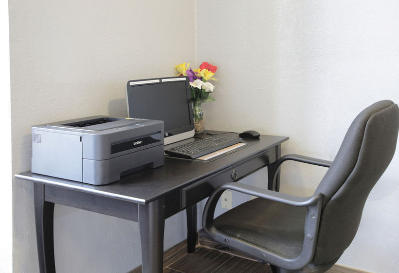 Hotel Econo Lodge Near the Domain The Arboretum  | Austin | Texas | United States 9