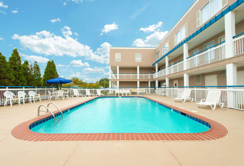 Hotel Baymont Inn & Suites Louisville  | Louisville | Kentucky | United States 11