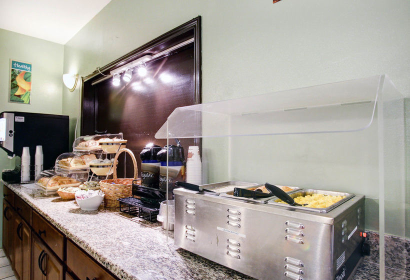 Hotel Quality Inn & Suites Airport  | Austin | Texas | United States 12
