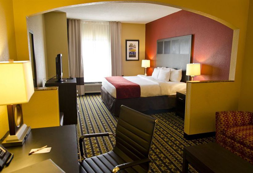 Hotel Comfort Suites Monroe