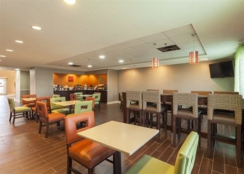 Hotel Comfort Suites Richmond  | Richmond | Kentucky | United States 6