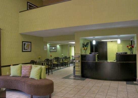 Hotel Econo Lodge West  