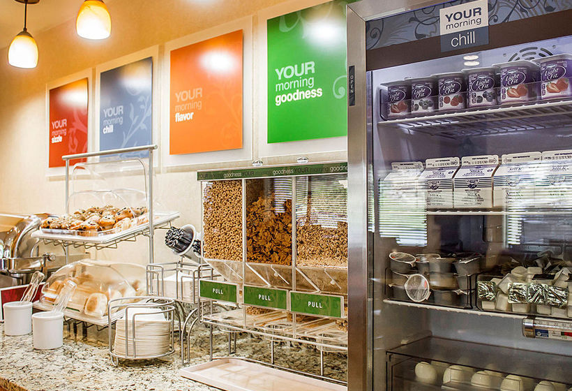 Hotel Comfort Suites Southington  | Southington | Connecticut | United States 8