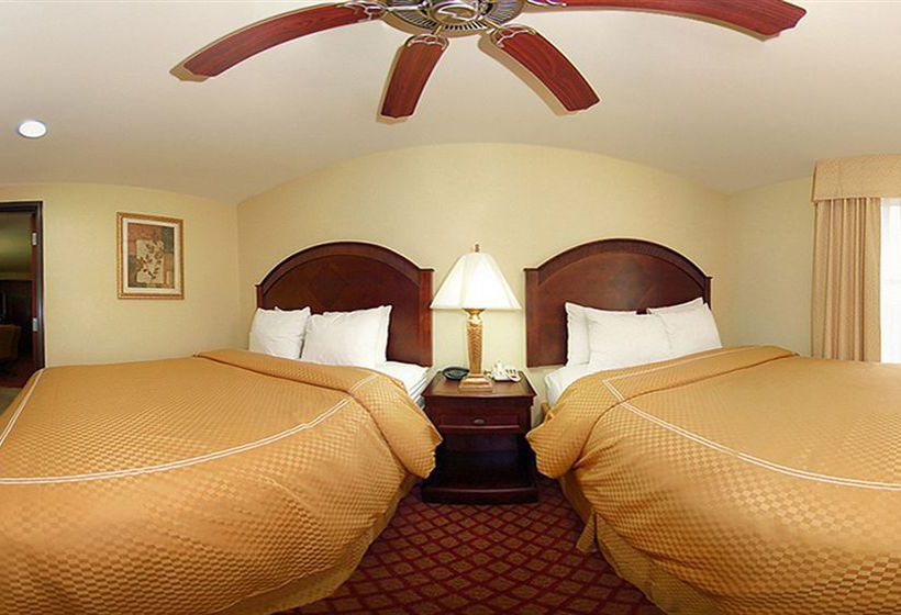 Hotel Comfort Suites Yukon 