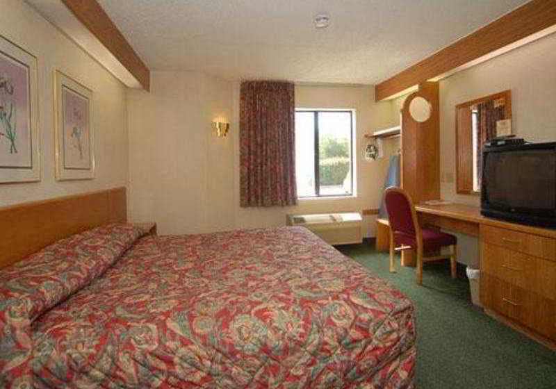 Hotel Econo Lodge Inn & Suites Richardson  | Richardson | Texas | United States 1