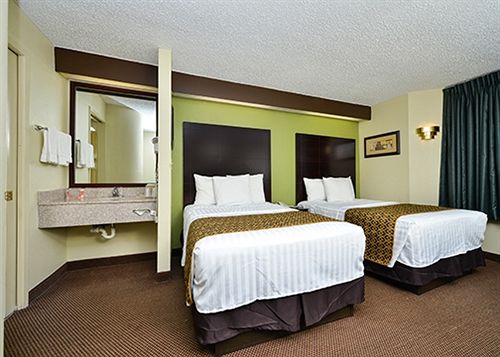 Hotel Econo Lodge Inn & Suites Richardson  | Richardson | Texas | United States 12