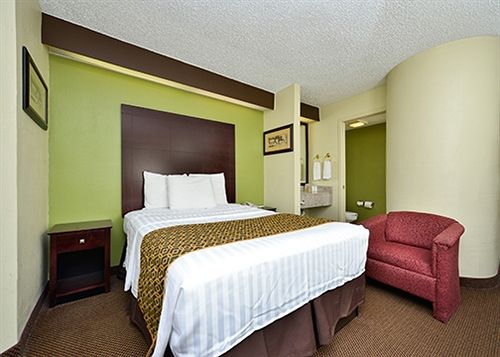 Hotel Econo Lodge Inn & Suites Richardson  | Richardson | Texas | United States 13