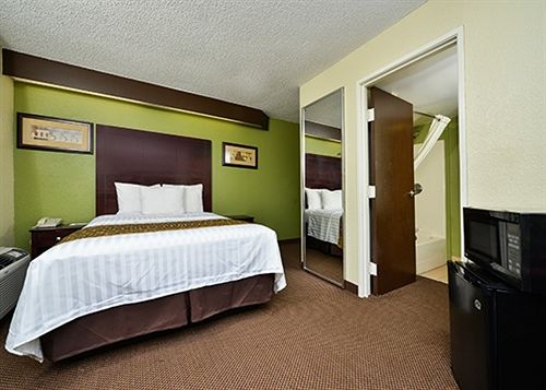 Hotel Econo Lodge Inn & Suites Richardson  | Richardson | Texas | United States 15