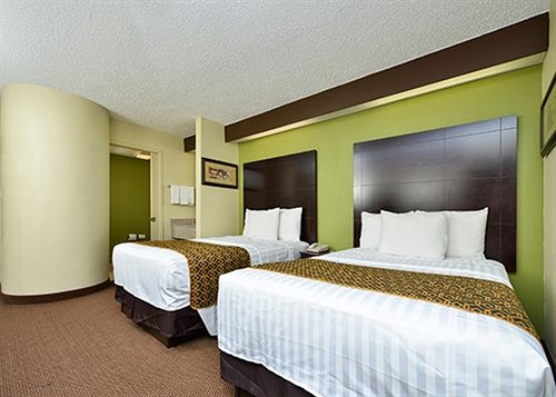 Hotel Econo Lodge Inn & Suites Richardson  | Richardson | Texas | United States 8