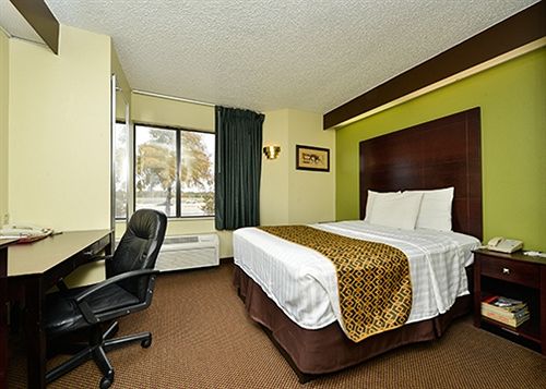 Hotel Econo Lodge Inn & Suites Richardson  | Richardson | Texas | United States 9