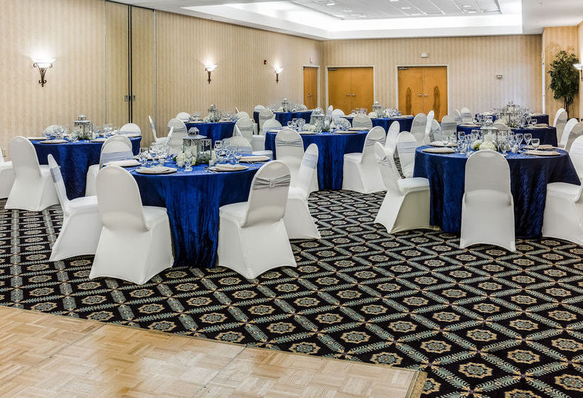 Hotel Quality Suites Lake Wright  | Norfolk | Virginia | United States 10