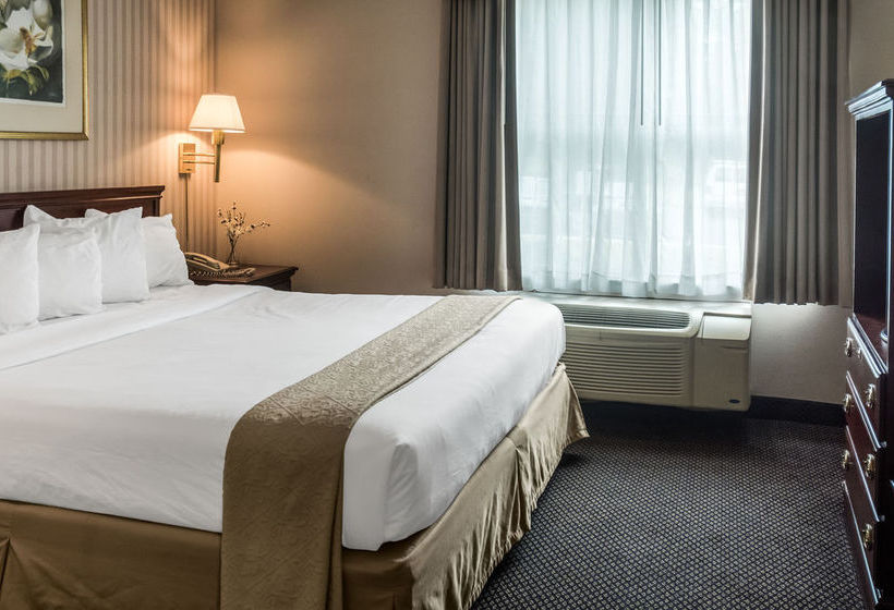 Hotel Quality Suites Lake Wright  | Norfolk | Virginia | United States 11