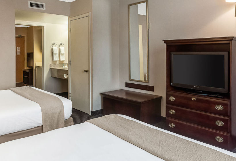 Hotel Quality Suites Lake Wright  | Norfolk | Virginia | United States 13